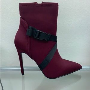 Extreme Seat Belt Style Bootie